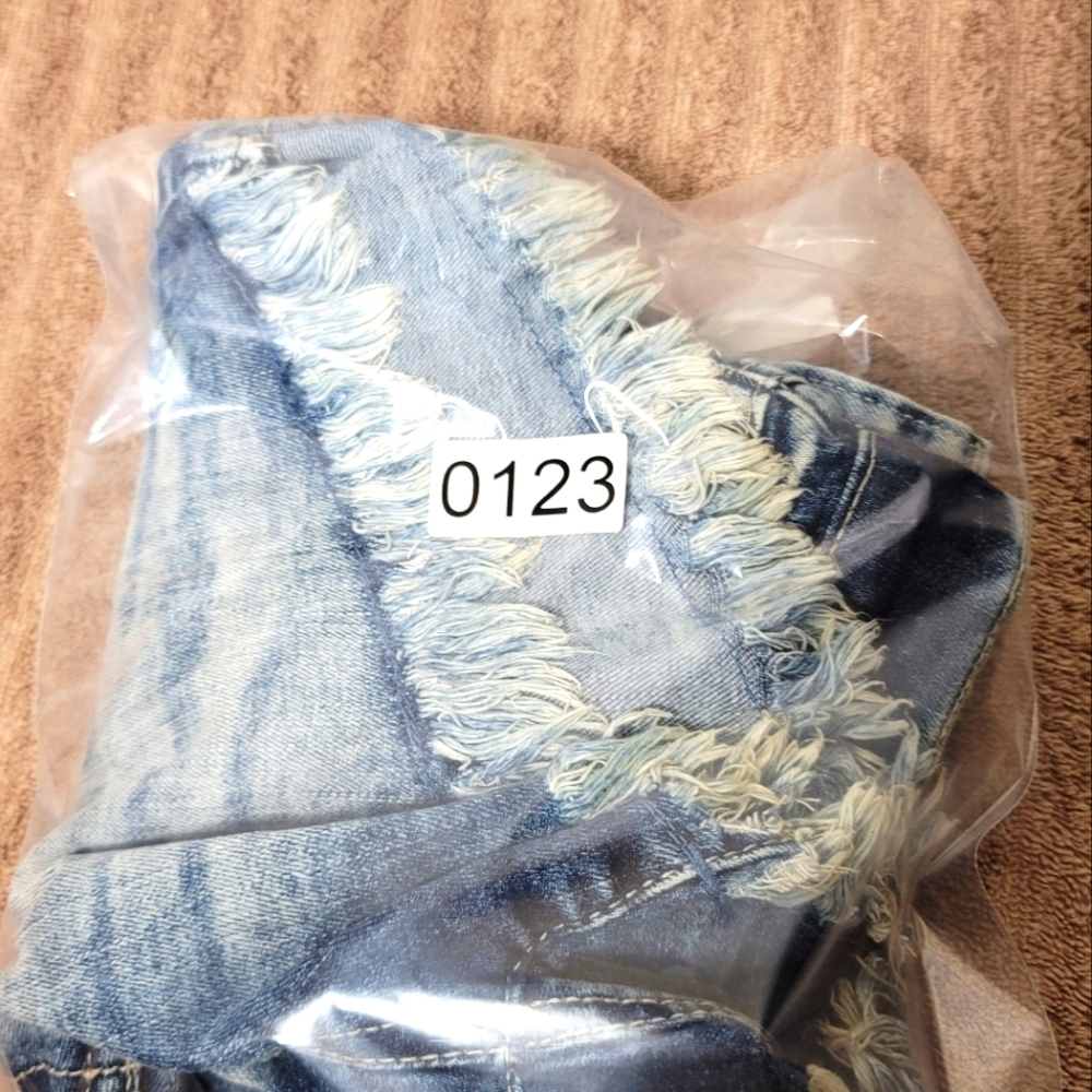 No Boundaries High Rise Denim Frayed Hem Women's Shorts Button Fly Size 7 - Picture 8 of 8